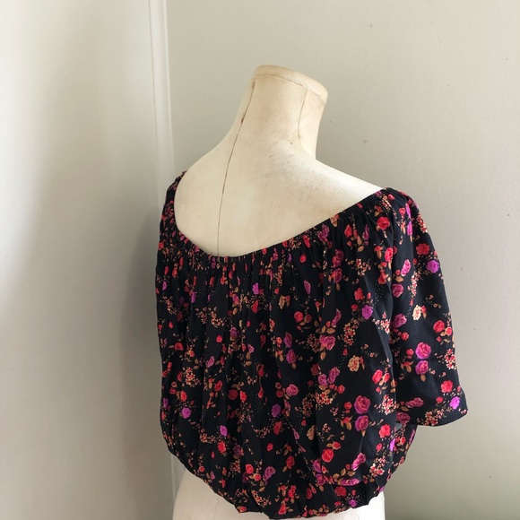 Two Crop Tops Forever 21 - Picture 5 of 11